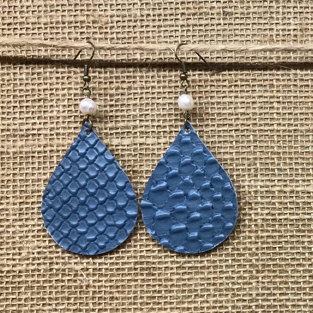 Medium genuine leather earrings